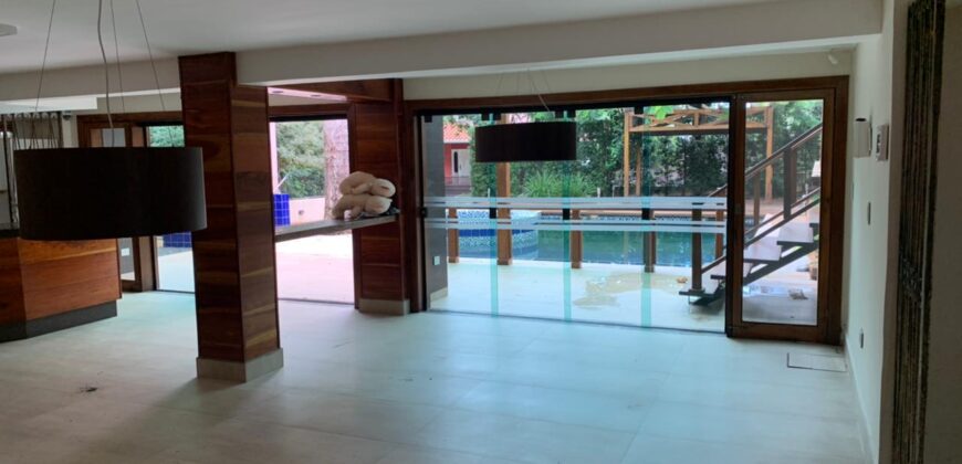Avenida Paraná, esquina Apa Norte, Paraná Country Club, Hernandarias