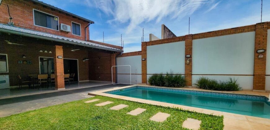 EN VENTA – HERMOSA CASA EN LAMBARÉ